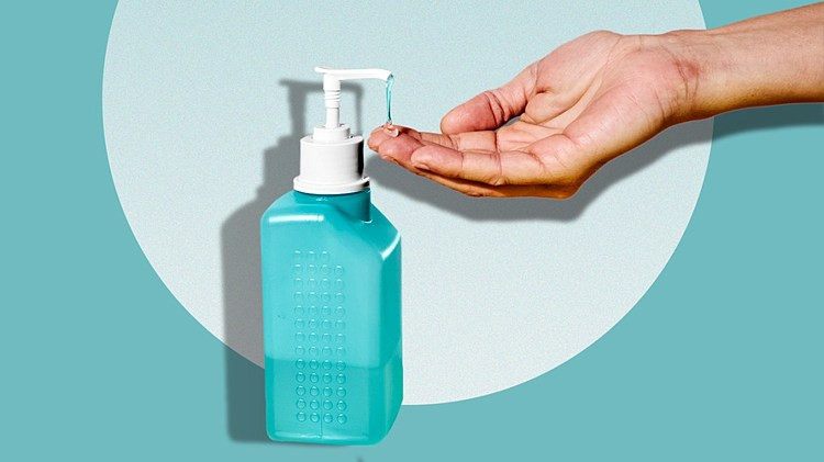 Nước rửa tay sát khuẩn, một trong số các sản phẩm được Unilever ưu tiên sản xuất trong mùa dịch