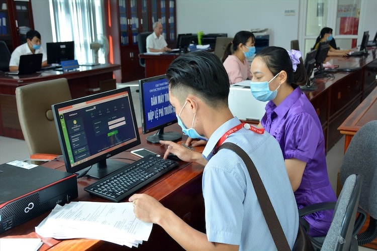 Đề xuất giảm 30% thuế thu nhập doanh nghiệp, 50% thuế cá nhân và hộ kinh doanh
