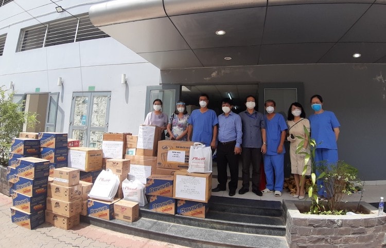 Hội Nhà báo TP.HCM hỗ trợ y bác sĩ tuyến đầu chống dịch Covid-19
