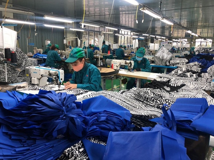 [Caption]điều chỉnh các chính sách hỗ trợ mạnh mẽ hơn trong năm 2021 và 2022, đặc biệt là các chính sách thuế như miễn, giảm, giãn, hoãn, khoanh thuế cho doanh nghiệp,