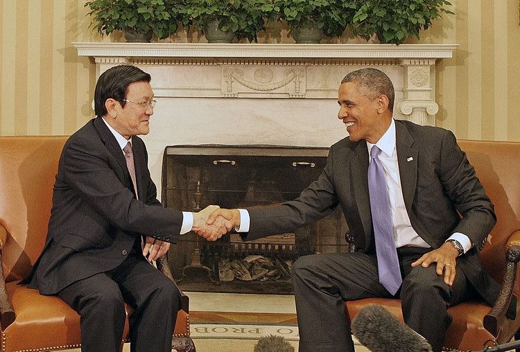 Chủ tịch Trương Tấn Sang và Tổng thống Barack Obama trong chuyến thăm lịch sử năm 2013, khi hai bên tuyên bố hai nước thiết lập quan hệ đối tác toàn diện.