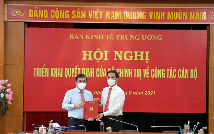 Ông Nguyễn Thành Phong nhận quyết định Phó Trưởng ban Kinh tế Trung ương