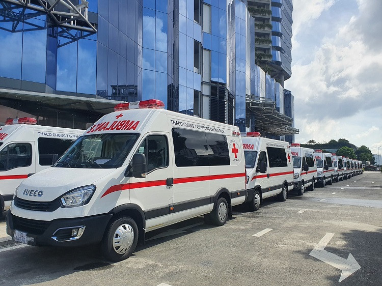THACO trao tặng TP.HCM 30 xe cứu thương