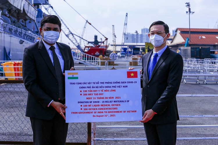 Ấn Độ bàn giao gói hỗ trợ y tế cho Việt Nam