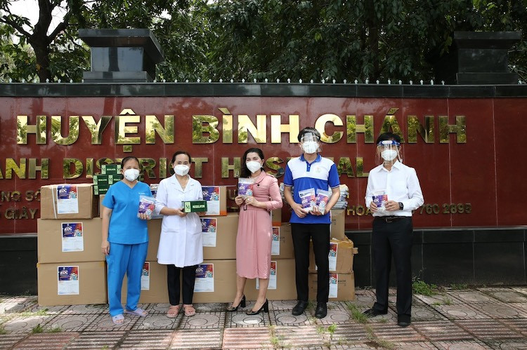 Kim Oanh tiếp tục hỗ trợ ngành y tế phòng, chống dịch Covid-19