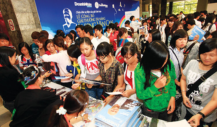 Giải thưởng Tài năng Lương Văn Can thu hút sự tham gia của sinh viên nhiều tỉnh, thành trên cả nước