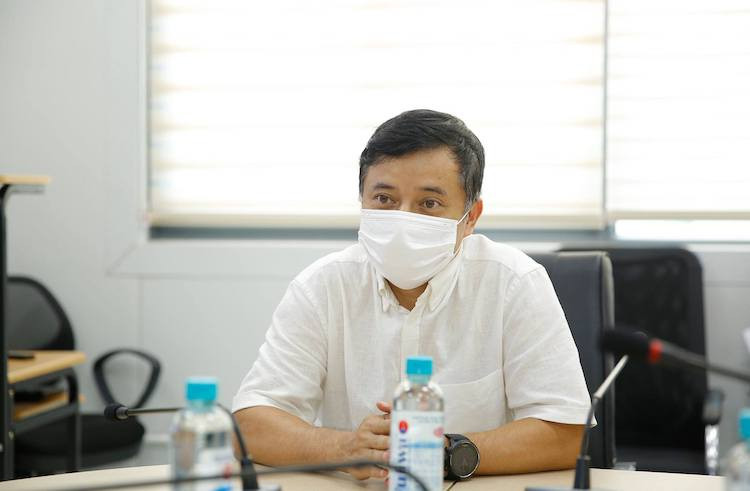 Theo ông Nguyễn Thành Lưu, điều đặc biệt trong quà tặng của người CMC dành cho Bệnh viện điều trị người bệnh Covid-19 lớn nhất khu vực miền Bắc chính là những chiếc máy tính CMS made by CMC đã tạo dấu ấn thương hiệu máy tính Việt suốt 22 năm qua