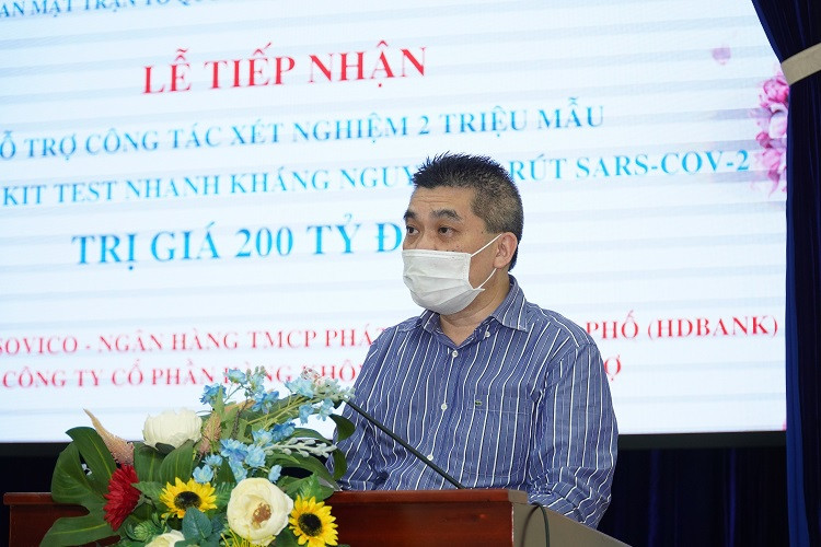 Ông Nguyễn Thành Trung - Phó Chủ tịch Thường trực Ủy ban Mặt trận Tổ quốc Việt Nam TP.HCM cảm ơn tập đoàn Sovico đã luôn hỗ trợ công tác phòng chống dịch của thành phố