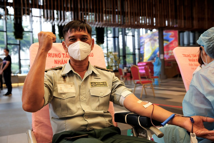 Hoạt động hiến máu tình nguyện trong ngày 2 và 3/10 đánh dấu thời điểm cán bộ nhân viên Phú Mỹ Hưng quay lại làm việc sau 4 tháng giãn cách xã hội