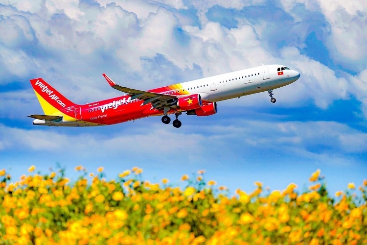 Tau-bay-Vietjet-6955-1633910796.jpg