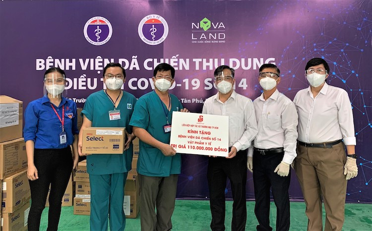 Saigon Co.op trao tặng vật phẩm y tế cho BV Dã chiến số 14