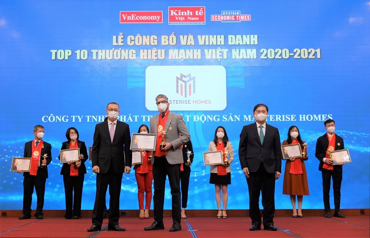 Đại diện Masterise Homes tại Lễ công bố và vinh danh Thương hiệu Mạnh Việt Nam 2021