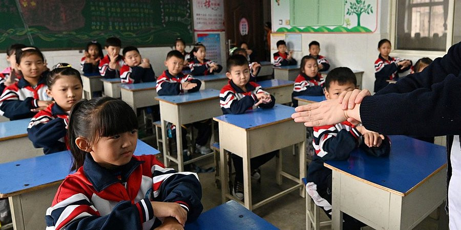 Trung Quốc soạn luật phạt bố mẹ nếu con cái có hành vi xấu