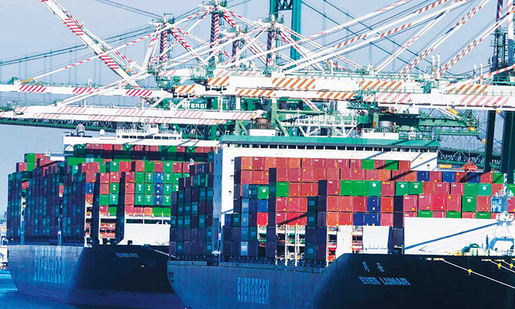 Container mắc kẹt ở nhiều cảng lớn trên thế giới