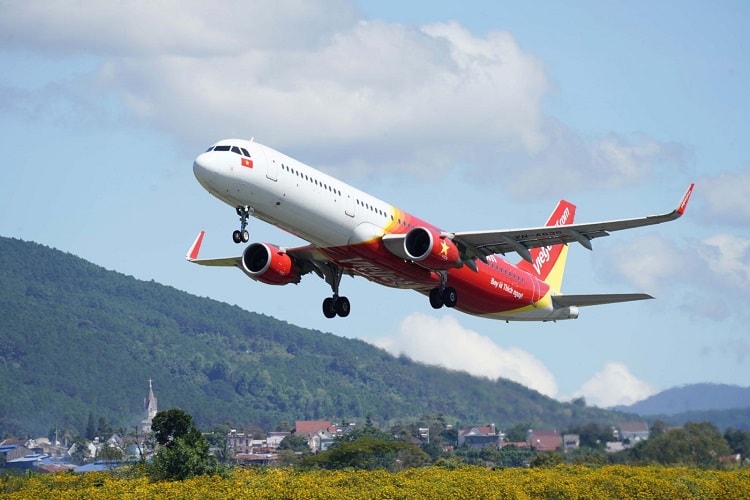 Tau-Bay-Vietjet-9446-1636107471.jpg