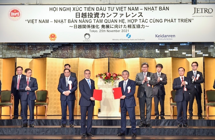 Việt Nam - Nhật Bản trao đổi các thỏa thuận hợp tác trị giá hàng tỷ USD