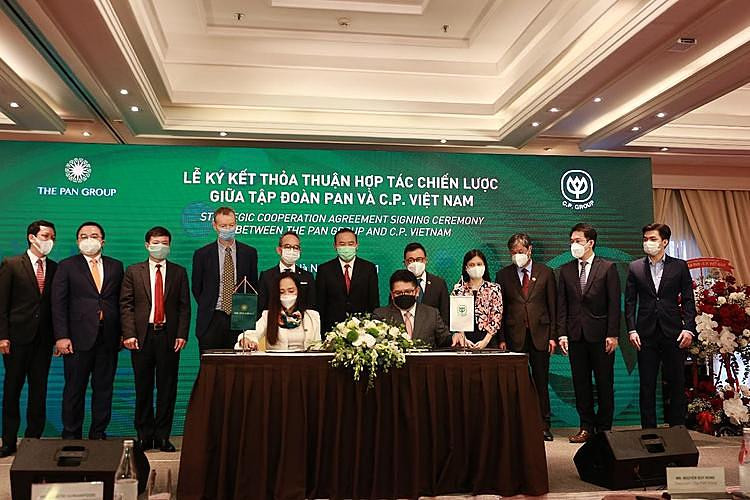 Ký kết thỏa thuận hợp tác chiến lược giữa tập đoàn PAN và C.P. Việt Nam với sự chứng kiến của Lãnh sự quán Thái Lan, Bộ Nông nghiệp và Phát triển nông thôn cùng lãnh đạo các bộ ban ngành và lãnh đạo cấp cao hai bên.