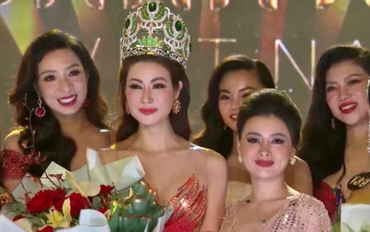 Doanh nhân Đào Ái Nhi đoạt vương miện Hoa hậu Doanh nhân Việt Nam 2021