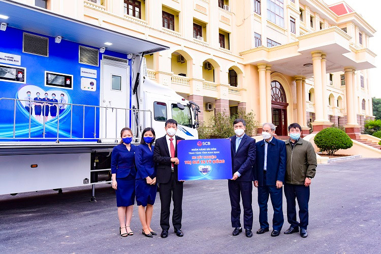 SCB trao tặng 03 xe xét nghiệm Covid-19 lưu động cho Hà Nội, Nam Định và Thừa Thiên Huế