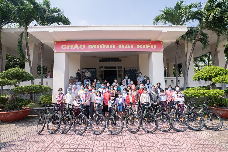Benny Việt Nam hỗ trợ xe đạp cho 30 em mồ côi