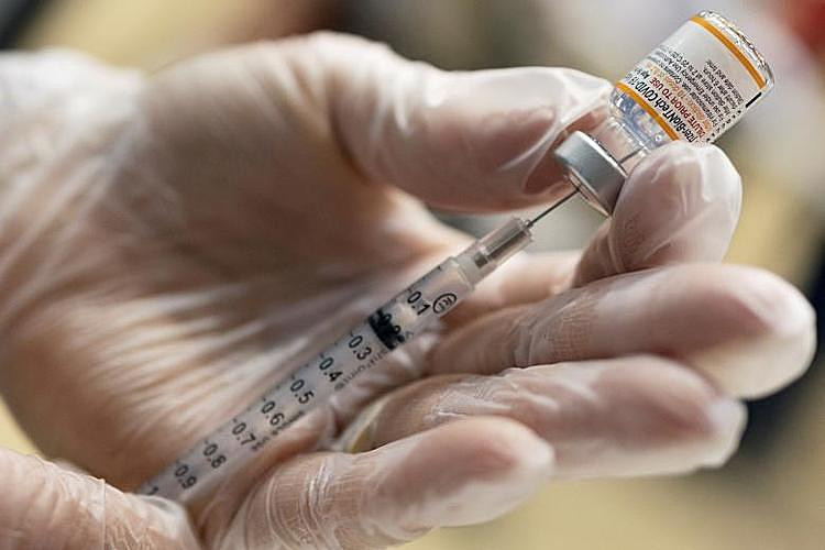 Pfizer dự kiến tung vaccine đặc hiệu chống Omicron trước tháng 3/2022