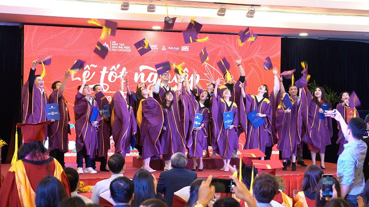 Trường ĐH Hoa Sen trao bằng Thạc sĩ cho học viên niên khóa 2019-2021