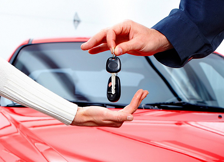 Người thuê cần đọc kỹ hợp đồng và nắm rõ thủ tục cho thuê của bên cho thuê dù đã lựa chọn được xe phù hợp