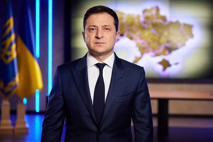 Tổng thống Ukraine Volodymyr Zelensky phát biểu trên truyền hình hôm 22/2. Ảnh: AFP.