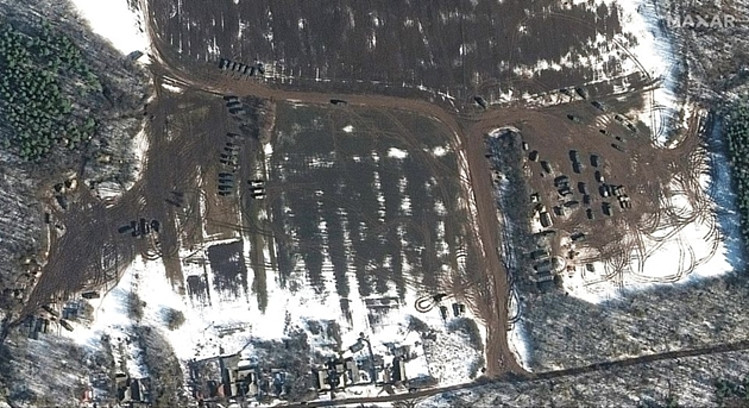 Hình ảnh vệ tinh cho thấy lực lượng quân sự Nga triển khai ở Golovchino, Nga gần thành phố biên giới phía đông Ukraine Kharkiv ngày 23/2. Nguồn: Hình ảnh vệ tinh  Maxar Technologies / Handout / Reuters.