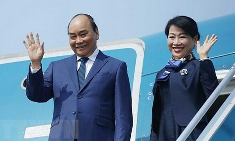 Chủ tịch nước Nguyễn Xuân Phúc lên đường thăm Singapore