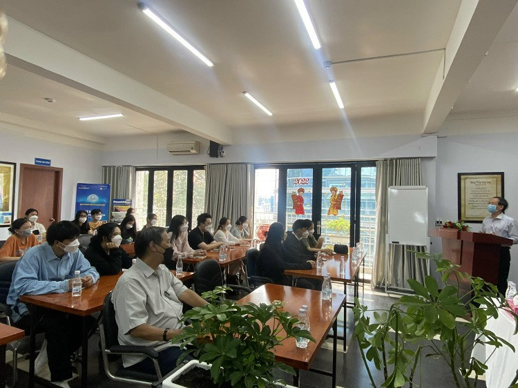 Tạp chí Doanh Nhân Sài Gòn mở lớp bồi dưỡng nghiệp vụ báo chí cho 34 sinh viên