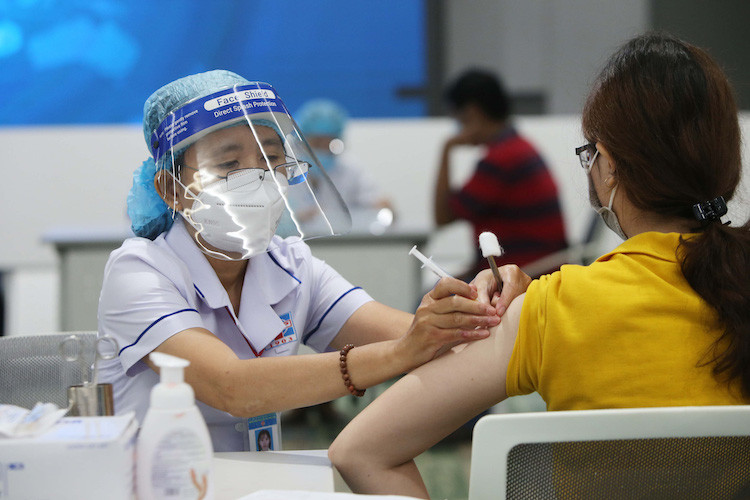 Việt Nam thuộc nhóm đạt tỷ lệ tiêm chủng vaccine Covid-19 cao nhất toàn cầu