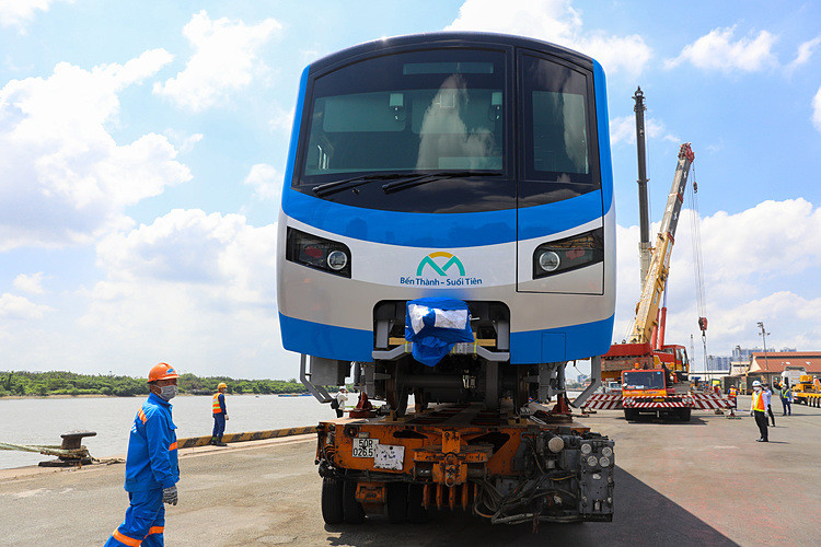Đoàn tàu Metro cập cảng Khánh Hội, quận 4. Ảnh: Quỳnh Trần