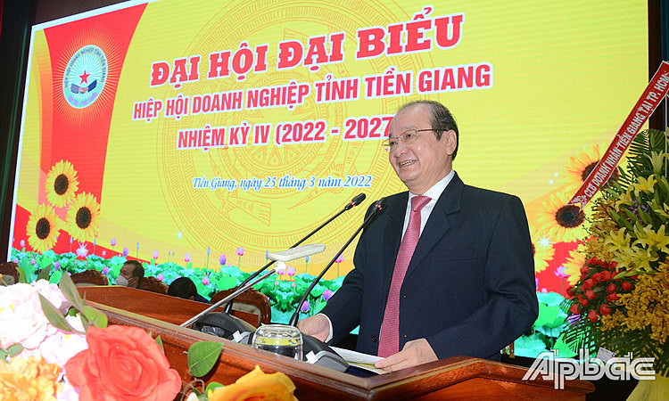 Tiến sĩ Trần Thanh Đức, Chủ tịch Hiệp hội DN tỉnh Tiền Giang phát biểu tại đại hội.