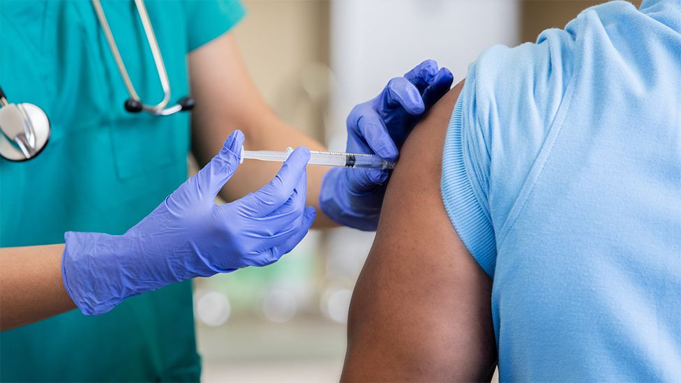 Một người đàn ông Đức bị nghi tiêm gần 90 mũi vaccine Covid-19