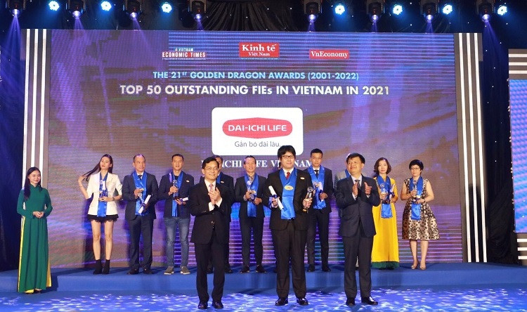 Dai-ichi Life Việt Nam nhận giải thưởng Rồng Vàng 2022 lần thứ 13