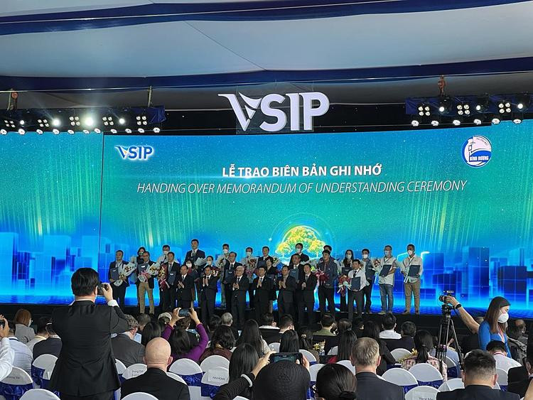 Lễ trao giấy chứng nhận đầu tư cho các doanh nghiệp đầu tư vào VSIP III