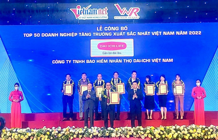 Dai-ichi Life Việt Nam đạt “Top 50 doanh nghiệp tăng trưởng xuất sắc nhất Việt Nam”