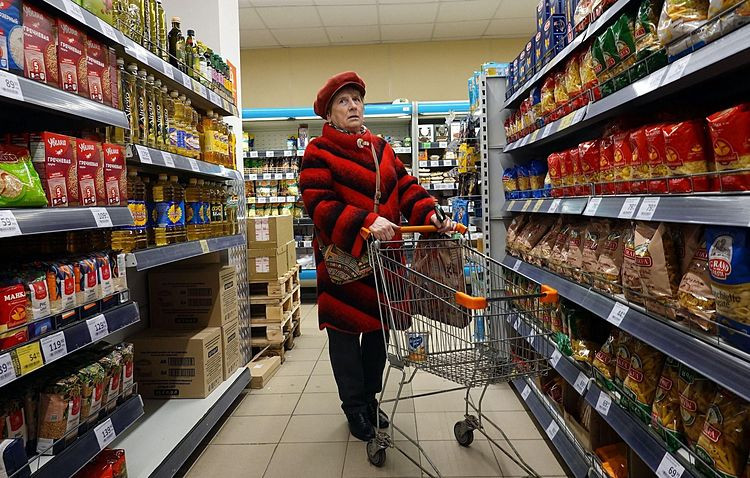 Phần lớn ngân sách gia đình người Nga chi tiêu cho thực phẩm. Ảnh: Shutterstock.