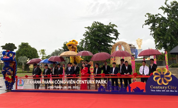 Kim Oanh tri ân khách hàng và khánh thành công viên Century Park