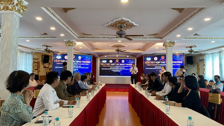 CLB Doanh nghiệp Việt Nam ký kết hợp tác với Phòng Thương mại và Công nghệp Nam Gujarat Ấn Độ