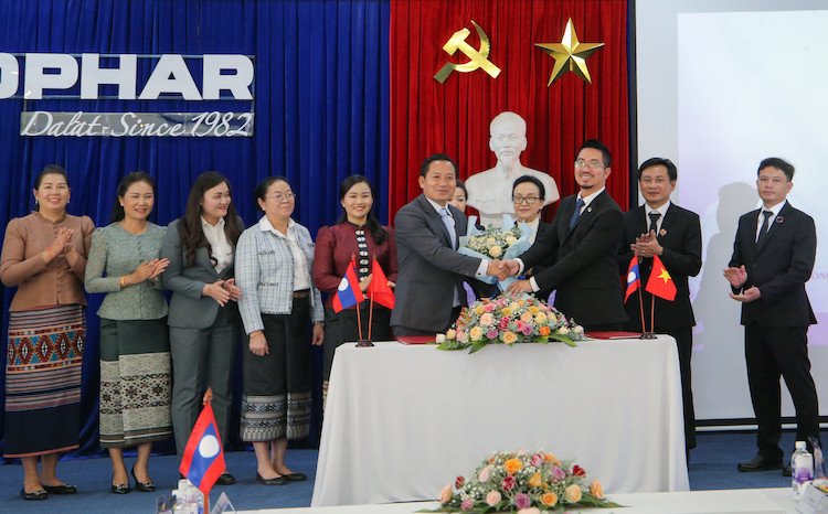 Ladophar đón tiếp phái đoàn ngoại giao Lào và ký kết mở rộng vùng trồng dược liệu chiến lược