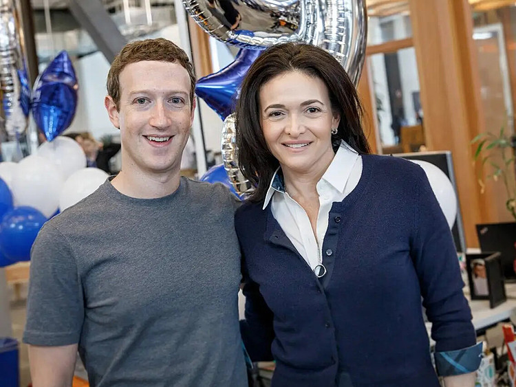 Với Zuckerberg, quyết định từ chức của vị nữ tướng chỉ đứng sau mình là "cái kết của một kỷ nguyên