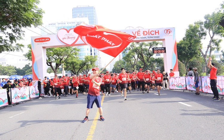 Hơn 1.000 người tham dự giải “Dai-ichi Life - Cung đường yêu thương 2022”