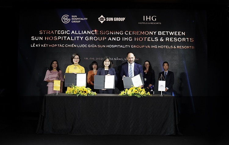 IHG Hotels & Resorts cùng Sun Hospitality Group ký kết hợp tác