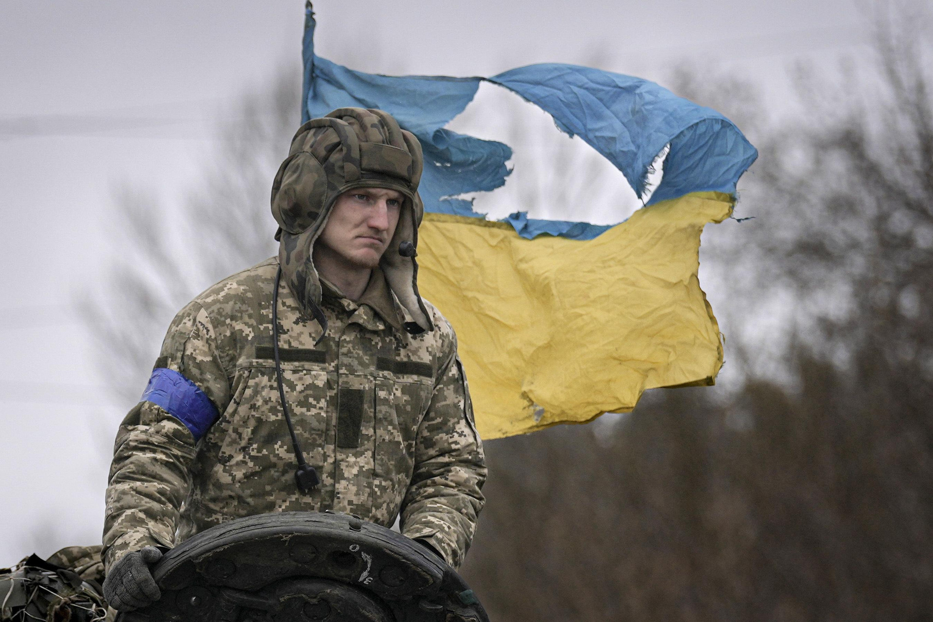 Ukraine: Nếu không có vũ khí, chúng tôi sẽ chiến đấu bằng xẻng