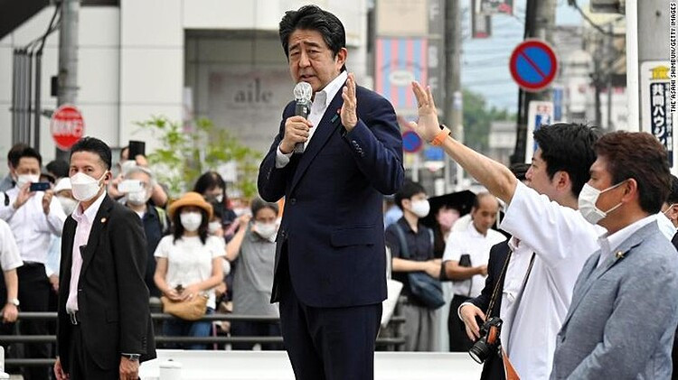 Cố Thủ tướng Nhật Shinzo Abe phát biểu tại Nara trước khi bị ám sát, ngày 8/7/2022. Ảnh: CNN