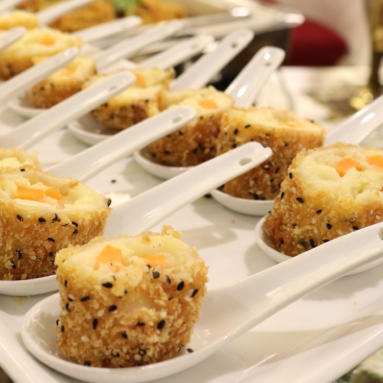 Buffet chay là hoạt động ẩm thực được khách sạn Viễn Đông tổ chức mỗi năm một lần vào lễ Vu Lan