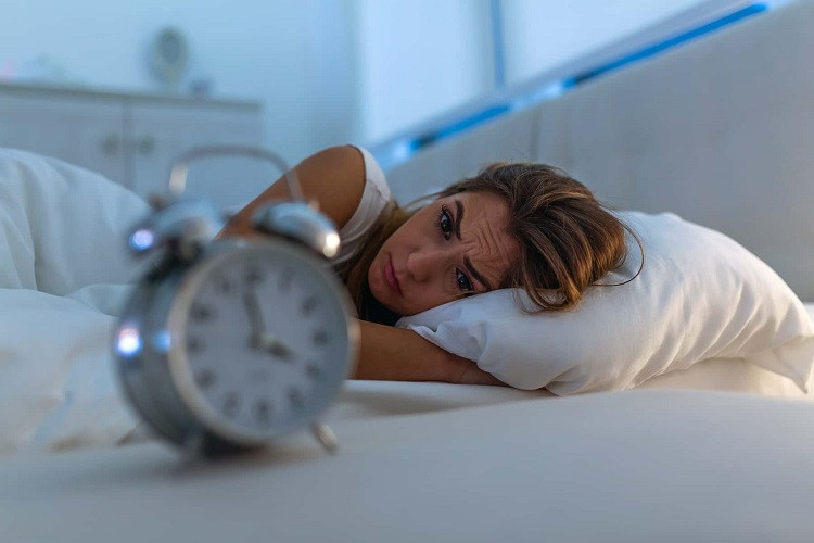 Cách khắc phục chứng khó ngủ kéo dài ở người từng nhiễm Covid-19