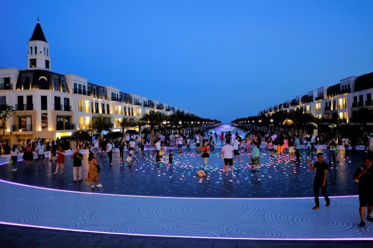 Nửa đầu năm 2022: Quy Nhơn đón du khách nhiều hơn Khánh Hòa, Đà Nẵng
